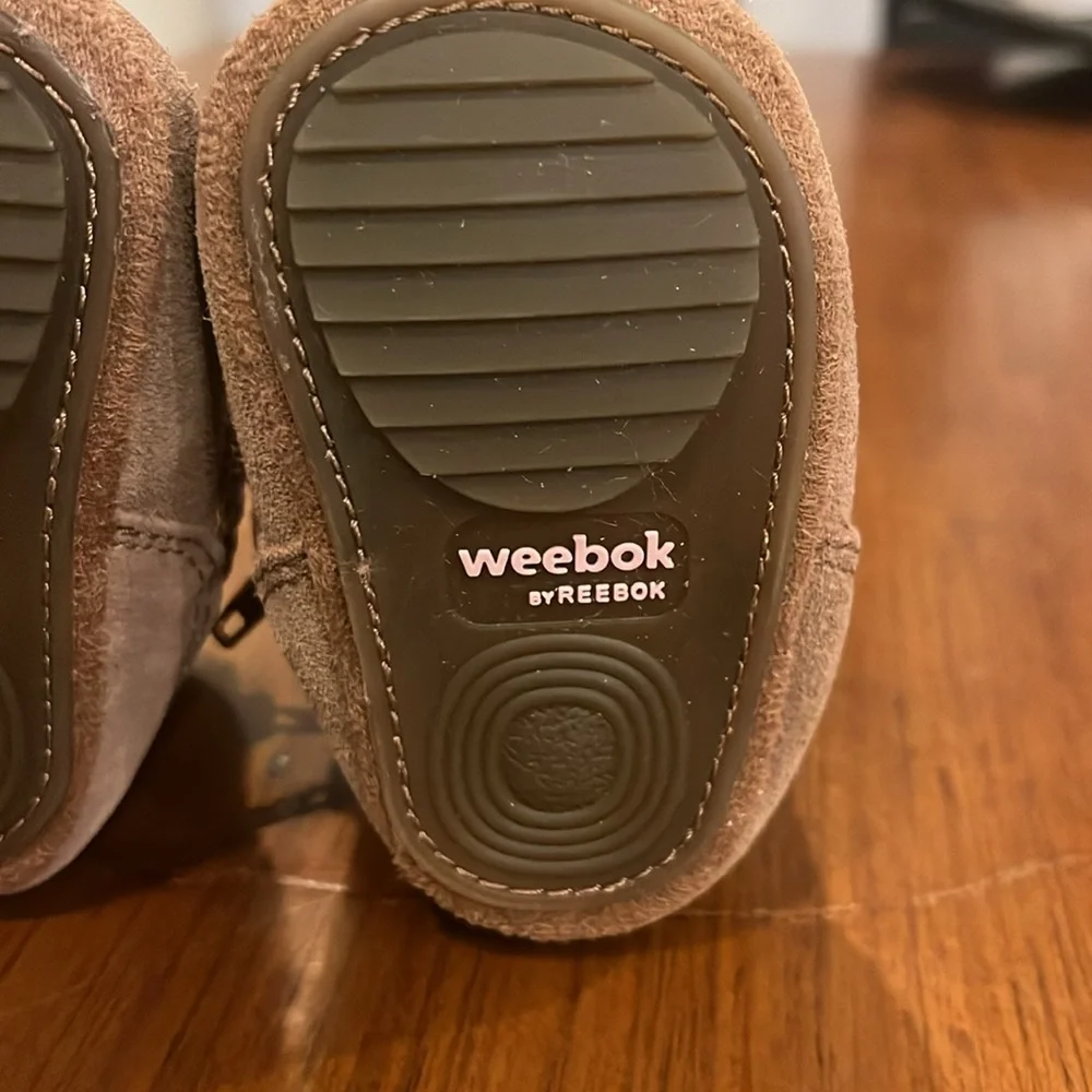 Weebok by Reebok Mini Snowflake Baby Infant Booties Boots and Mitts set Size 0
